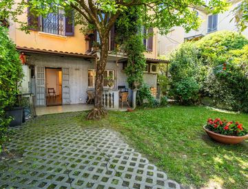 Facciata - Villa in Vendita in Piazza Ermete Novelli 5 a Milano
