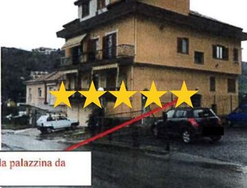Foto 1 di 37 - Trilocale in Vendita in Via Anna Frank a Imperia
