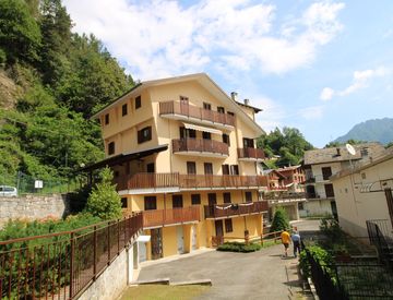 Foto 1 di 26 - Bilocale in Vendita in Via degli Alpini 22 a Scopello