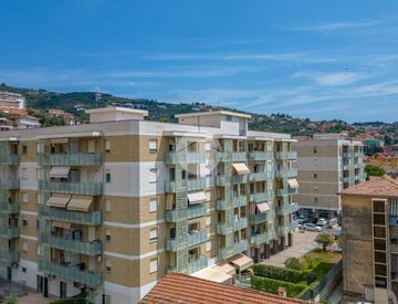 Foto 1 di 6 - Bilocale in Vendita in Via S.Pio da Pietrelcina 7 a Imperia