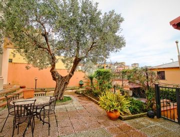 Giardino - Casa indipendente in Vendita in Via Livorno 35 a Cropani