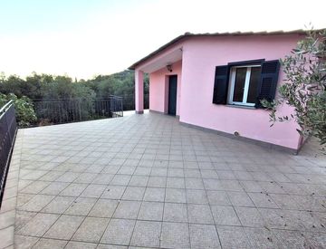Terrazza - Casa indipendente in Vendita in Via Fanny Roncati Carli 190 a Imperia