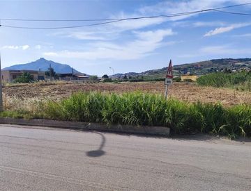 Foto 1 di 29 - Terreno edificabile in Vendita in Viale Crocci a Erice