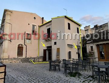 Foto 1 di 32 - Casa indipendente in Vendita in Via Aleardi 19 a Scicli