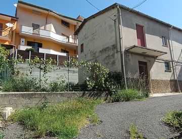 Foto 1 di 22 - Casa indipendente in Vendita in Corso dei Bruzi a Vallefiorita