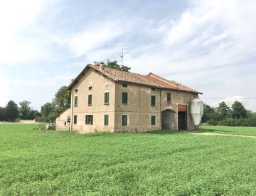 Foto 1 di 10 - Rustico, casale in Vendita a Reggio Emilia