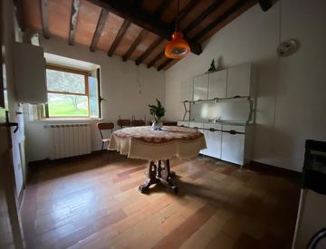 Soggiorno - Rustico, casale in Vendita in Località Quadro 49 a Todi