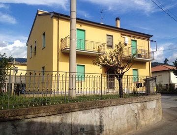 Foto 1 di 11 - Bilocale in Vendita in Via dell'Industria a Terni