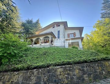 Foto 1 di 53 - Casa indipendente in Vendita in Viale delle Nazioni 451 a Serramazzoni