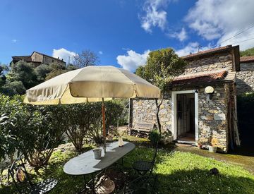 Foto 1 di 30 - Casa indipendente in Vendita in Via Magliani a Dolcedo