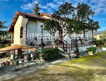 Foto 1 di 48 - Villa in Vendita in zona Piani a Imperia