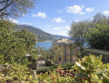 Facciata - Appartamento in Vendita in Via della Pineta 11 a Arenzano