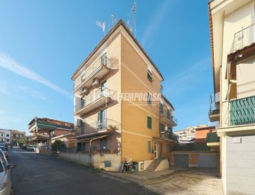 Vista - Bilocale in Vendita in Via Bassanello 30 a Roma