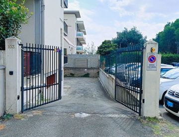 Foto 1 di 7 - Box/posto auto in Vendita in Via Vittorio Alfieri 103 a Sesto Fiorentino