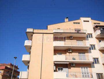Foto 1 di 16 - Quadrilocale in Vendita in zona Marina di Davoli a Davoli