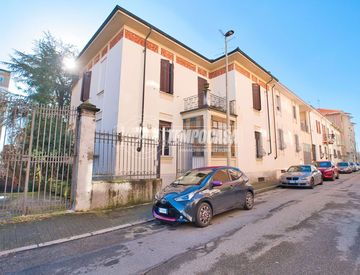 Foto 1 di 47 - Casa bifamiliare, trifamiliare in Vendita in zona Semicentro a Vercelli