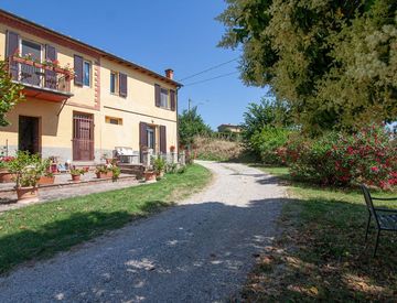 Foto 1 di 35 - Casa indipendente in Vendita in zona Vaiano a Castiglione del Lago