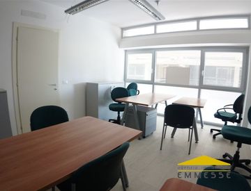 Foto 1 di 9 - Ufficio in Affitto in zona Centro a Massa