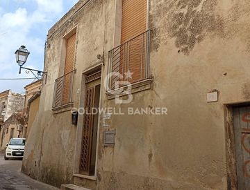 Foto 1 di 11 - Casa indipendente in Vendita in Via Morana 6 a Modica