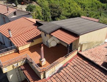 Foto 1 di 50 - Casa indipendente in Vendita in Via Starza 26 a Pietrastornina