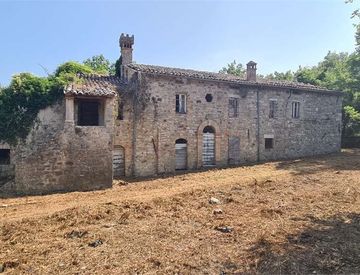 Foto 1 di 23 - Rustico, casale in Vendita in zona Centro a Todi