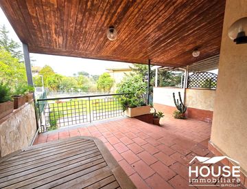 Terrazza - Villetta a schiera in Vendita in Via G. Sciuti a Mascalucia