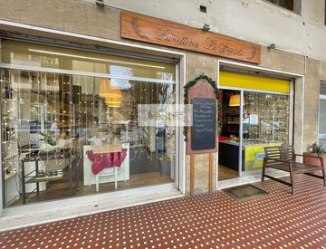 Foto 1 di 20 - Negozio alimentare in Vendita in Via Gigliotti a Camaiore