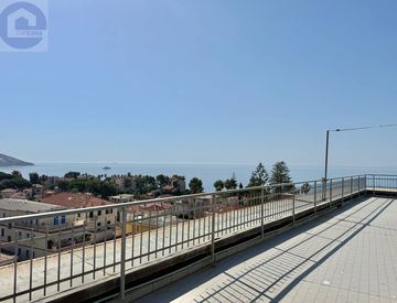 Terrazza - Trilocale in Vendita in Corso Felice Cavallotti 168 a Sanremo