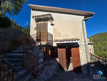 Facciata - Casa bifamiliare in Vendita in zona Battiferro a Terni
