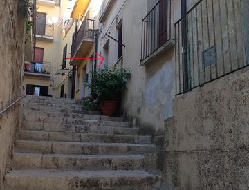 Foto 1 di 7 - Casa indipendente in Vendita in Via Porta 179 a Chiaramonte Gulfi