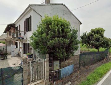 Foto 1 di 28 - Trilocale in Vendita in Via Trino 4 a Rive