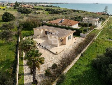 Foto 1 di 36 - Villa in Vendita in Lungomare Regilione a Modica