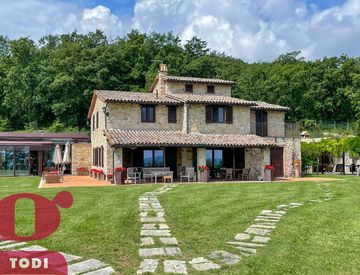 Foto 1 di 62 - Rustico, casale in Vendita in Località romazzano 1 a Todi