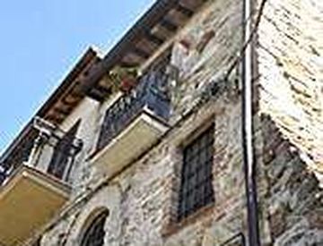 Foto 1 di 25 - Trilocale in Vendita in Via della Cupa 18 a Todi
