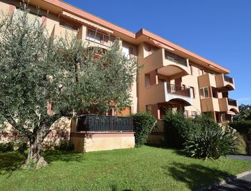 Foto 1 di 42 - Trilocale in Vendita in Via Villebone 41 a Diano Marina
