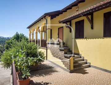 Facciata - Villa in Vendita in Via Colle del Pero 2 a Zagarolo