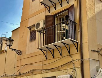 Facciata - Trilocale in Vendita in Vicolo Chianche 19 a Palermo