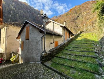 Foto 1 di 28 - Casa indipendente in Vendita in ferrera a Cravagliana