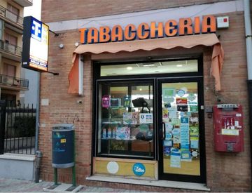 Foto 1 di 4 - Tabaccheria in Vendita in Via Lepanto 1 a Civitavecchia