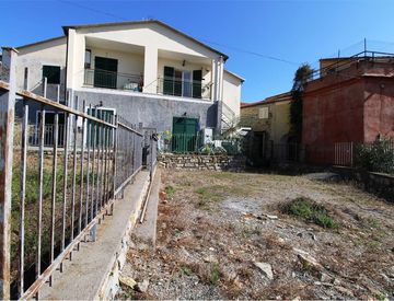 Foto 1 di 12 - Villa in Vendita in Via Mare a Villa Faraldi