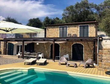 Piscina - Villa in Vendita a Civezza