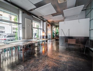 Vista - Locale commerciale in Vendita in Via Felice Casati 12 a Milano