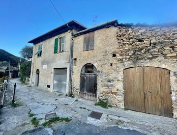 Foto 1 di 17 - Villa in Vendita in Strada Provinciale 548 a Molini di Triora