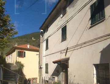 Foto 1 di 25 - Quadrilocale in Vendita in Strada Provinciale 18 a Rezzo