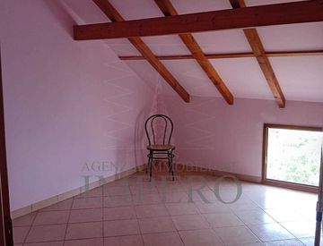 Foto 1 di 16 - Casa indipendente in Vendita in SP64 13 a a Dolceacqua