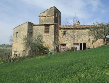 Foto 1 di 24 - Casa indipendente in Vendita in Monticello a Todi