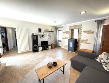 Soggiorno - Trilocale in Vendita in Via Capitano de Guglielmi a Cesio