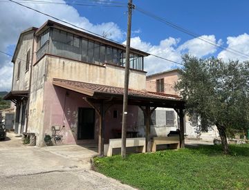 Facciata - Casa indipendente in Vendita a Caiazzo
