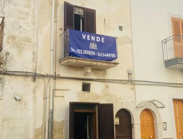 Vista - Casa indipendente in Vendita in Via Regina Margherita 93 a Mola di Bari