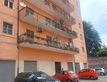 Foto 1 di 12 - Trilocale in Vendita in Via Vincenzo Catalani 4 a Catanzaro
